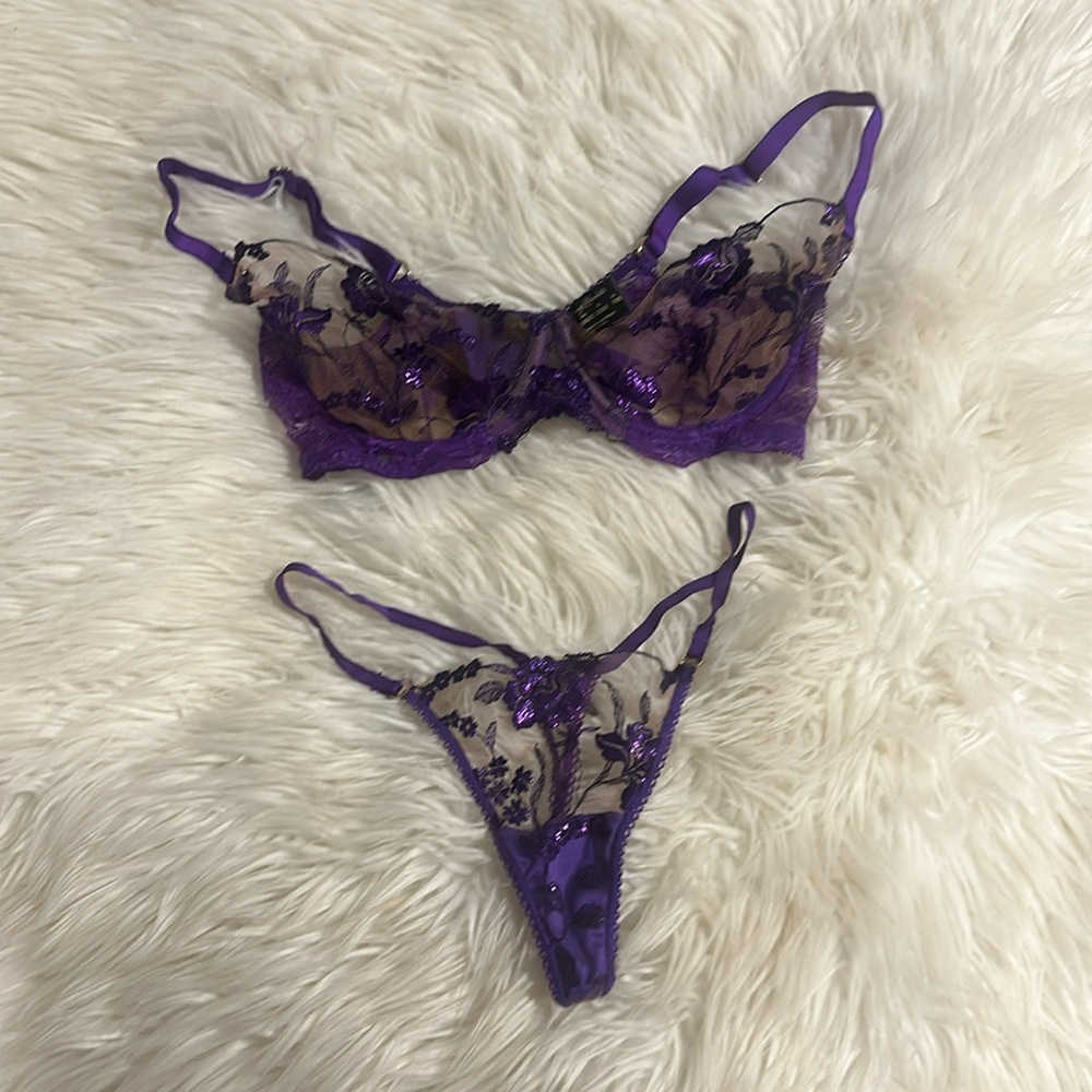Whitney Purple- 32DD/ XS